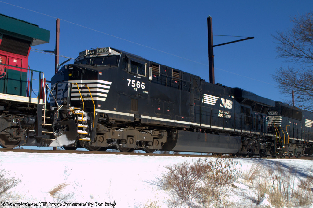 NS ES40DC 7566 trails on 20Q